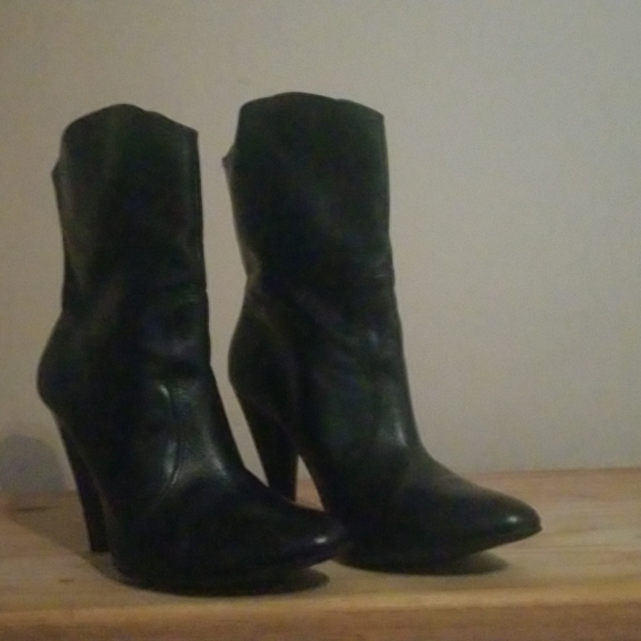 Gianni Bini size 10M Black Leather Boots - Picture 3 of 6